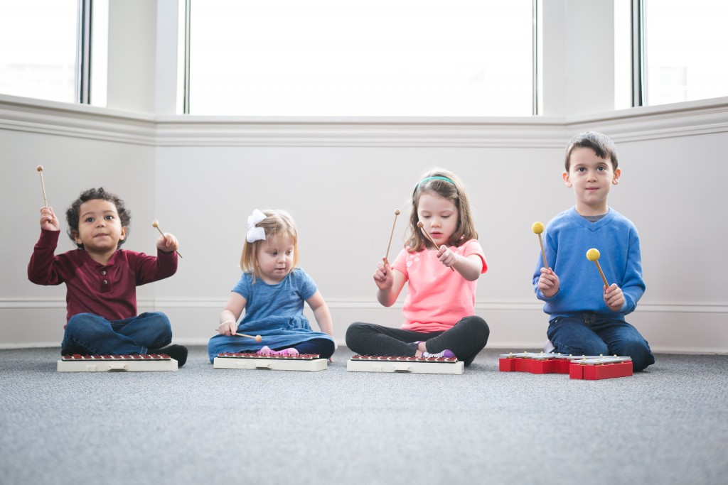 Photo_Kindermusik_BucktownMusic-2015-big-kids-with-instruments-1024×683