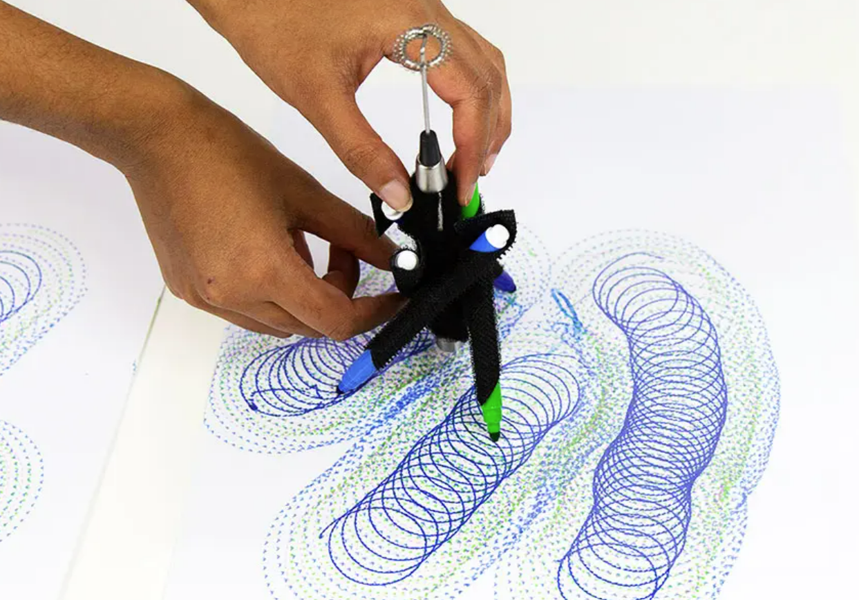 FAMILY DRAWBOT (AGES 5+)